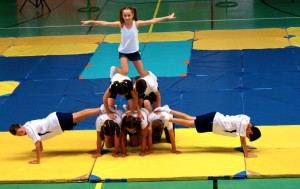 Encuentro de acrosport en educación física entre colegios Encuentro de acrosport en educación física entre colegios