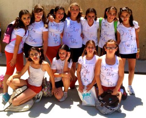 Encuentro de acrosport en educación física entre colegios