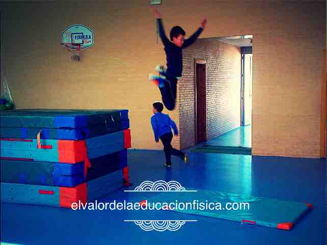 Saltos y habilidades motrices básicas en educación física